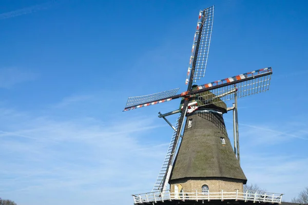 Paisaje Primavera Con Molino Viento Holandés Tradicional Brabante Cerca Oerle —  Fotos de Stock