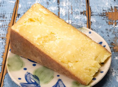 Peynir koleksiyonu, sert sarı, Maniva peyniri Kuzey İtalya 'daki Mount Maniva yakınlarındaki Alp vadilerinden.