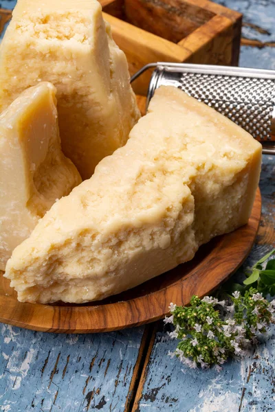 奶酪系列 硬意大利奶酪 成熟的意大利面和意大利面奶酪 — 图库照片