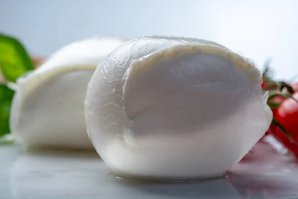 Palline Mozzarella Bufala Soffice Scheese Italiana Preparata Con Latte Bufala — Foto Stock