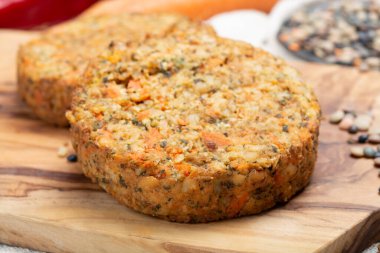 Lezzetli vejetaryen mercimekler, hamburgerler, sağlıklı yiyecekler