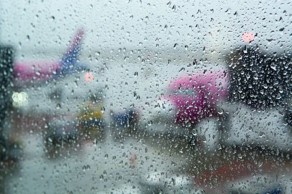 Utazás Rossz Időjárási Körülmények Között Koncepció Háttér Vízcseppek Ablakon Homályos — Stock Fotó