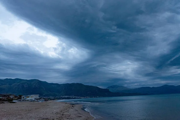 Scenic Gray Blue Clouds Sunrise Coastline Sandy Beach Alcamo Marina — Stock Photo, Image