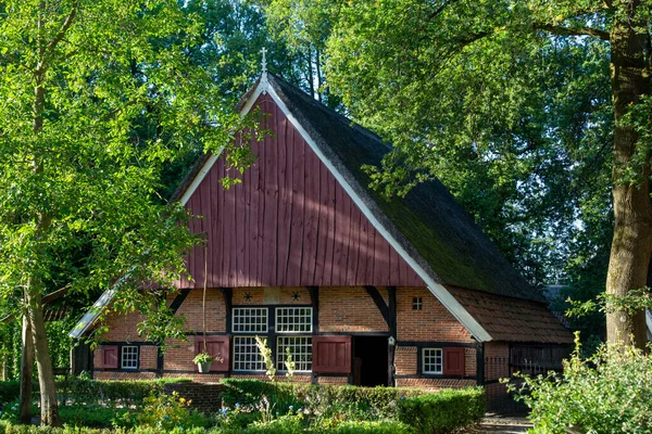 Typowy Stary Dom Rustykalny Achterhoek Gelderland Holandia Zbudowany Średniowieczu — Zdjęcie stockowe