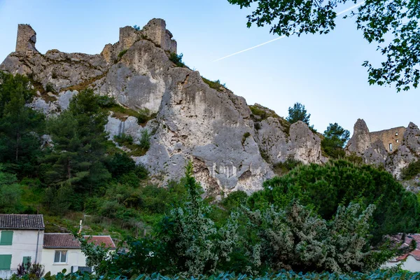 Blick Auf Mittelalterliche Häuser Und Burgruinen Der Provence Sonnigen Tagen — Stockfoto