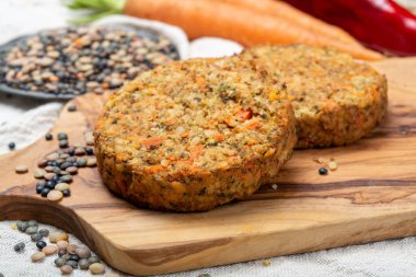 Lezzetli vejetaryen mercimekler, hamburgerler, sağlıklı yiyecekler