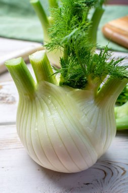 Sağlıklı sebze diyeti, çiğ taze floran rezene ampulleri. Kapatın.