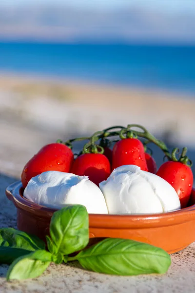 Kolekcja Serów Włoski Ser Mozzarella Miękki Kulach Podawany Pomidorami Świeża — Zdjęcie stockowe