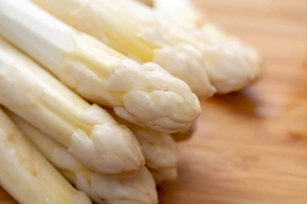 Frisches Rohes Hochwertiges Weißes Spargelgemüse Zum Kochen Aus Nächster Nähe — Stockfoto