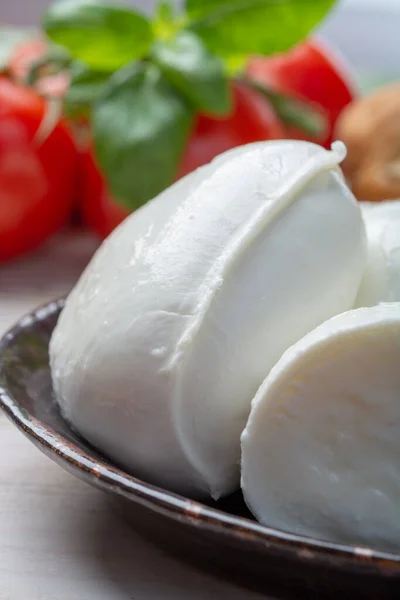 Bolas Pedaços Mussarela Búfalo Queijo Italiano Macio Feito Partir Leite — Fotografia de Stock