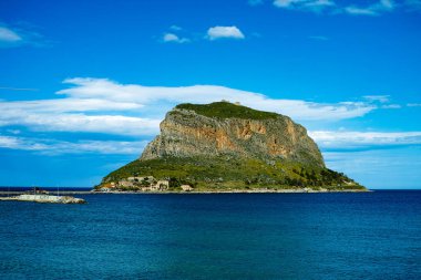 Monemvasia adasındaki korunan antik kale ve kasaba, anakara, Mora hazineleri ve Yunanistan 'dan manzara