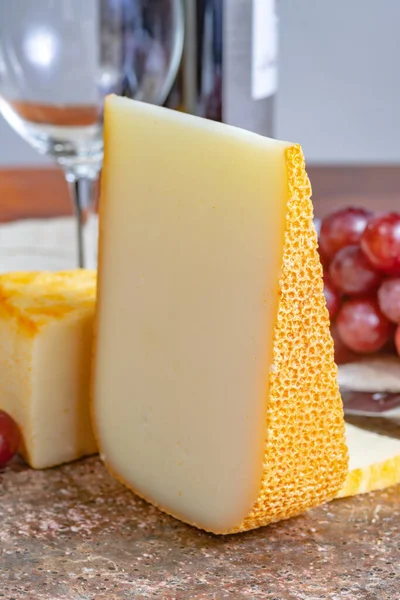 Pieces French Yellow Cheeses Pur Brebis Sheep Melk Cheese Fron — Stock Photo, Image
