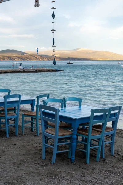 Traditional Greek Tavern Wooden Tables Sandy Beach Water Waiting Tourists — Stock Photo, Image