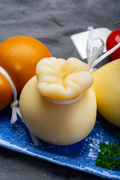 Sbírka Sýrů Italská Provolone Caciocavallo Zrající Uzené Sýry Podobě Slz — Stock fotografie