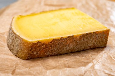 Fransız peyniri. Meyve aromalı. Ya da Vieille Rezervi.