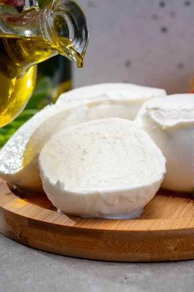 Queso Fresco Italiano Suave Hecho Mano Campania Bolas Blancas Queso —  Fotos de Stock