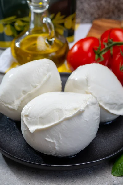 Formaggio Fresco Italiano Morbido Fatto Mano Dalla Campania Polpette Bianche — Foto Stock