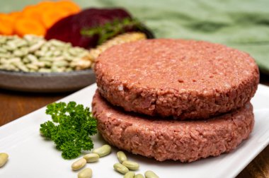 Fiber bitkinin kaynağı vejetaryen soya protein burgerleri, etsiz sağlıklı yiyecekler.