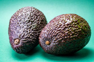 Sağlıklı yemek, Peru 'dan taze olgun hass avokado meyvesi.