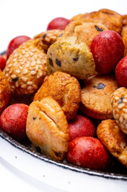 Lezzetli Asya vejetaryen aperatifleri, çıtır çıtır pirinçli, fındıklı aperatifler...