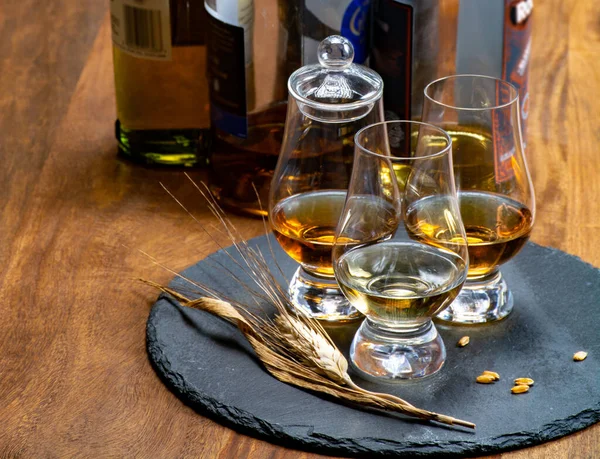 Scotch Single Malt Blended Whisky Tasting Αποστακτήριο Στη Σκωτία Close — Φωτογραφία Αρχείου