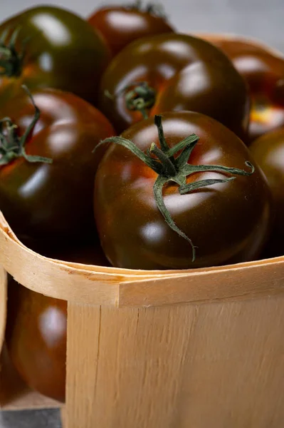 Fresco Maduro Doce Marrom Avermelhado Verde Kumato Tomates Perto — Fotografia de Stock