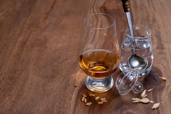 Whisky Escocés Con Malta Simple Cata Whisky Mezclado Destilería Escocia — Foto de Stock