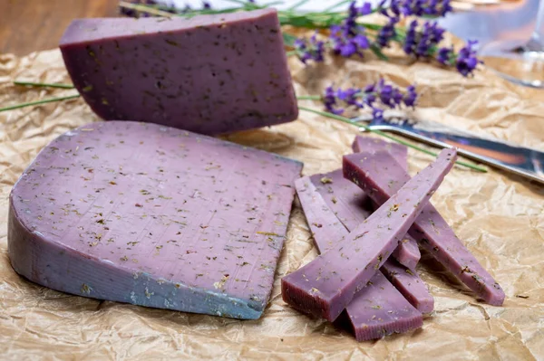 Colección Quesos Trozos Queso Duro Violeta Hechos Con Semillas Aromáticas — Foto de Stock