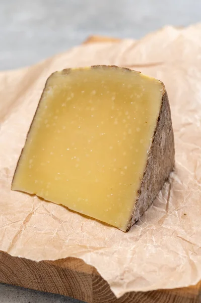 Pedazo Queso Francés Comte Madurado Año Prestige —  Fotos de Stock