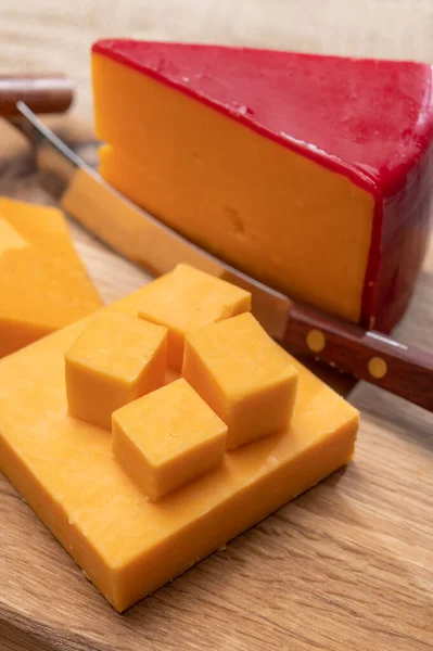 Brytyjski Czerwony Woskowany Żółty Ser Cheddar Bliska — Zdjęcie stockowe