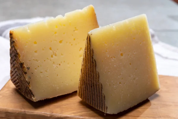 用羊奶制成的西班牙乳酪面 — 图库照片