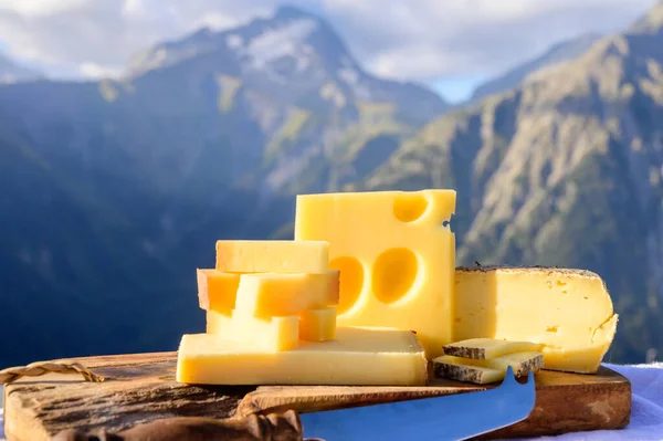 Ost Samling Fransk Beaufort Abondance Emmental Tomme Savoie Ostar Serveras — Stockfoto