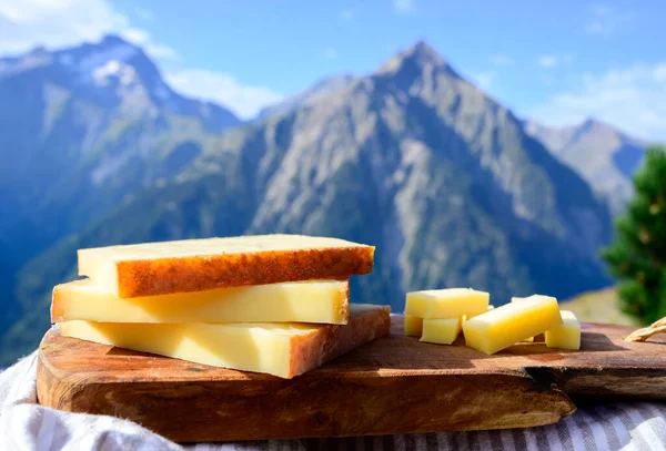 Raccolta Formaggi Comte Francese Beaufort Formaggio Latte Vaccino Abbondanza Servito — Foto Stock