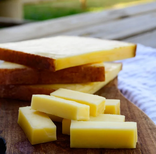 Colección Quesos Conde Francés Beaufort Queso Leche Vaca Abondance Servido —  Fotos de Stock