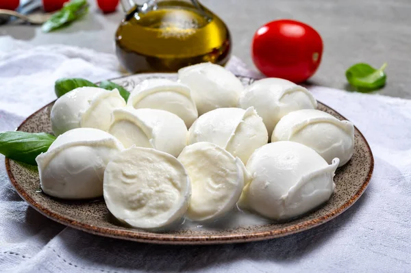 Chutné Italské Jídlo Čerstvé Bílé Buvolí Mozzarella Měkké Sýrové Kuličky — Stock fotografie