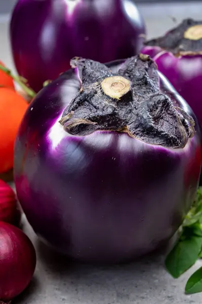 Fresco Maduro Siciliano Roxo Globo Berinjelas Legumes Prontos Para Cozinhar — Fotografia de Stock