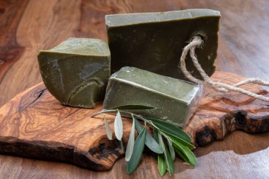 Provence, Fransa 'dan el yapımı biyo-bitkisel doğal zeytin ve defne yaprağı sabunu.