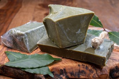 Provence, Fransa 'dan el yapımı yeşil biyo-sebze defne yaprağı sabunu.