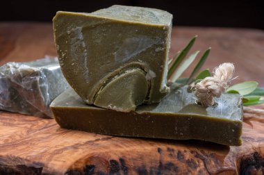 Provence, Fransa 'dan el yapımı biyo-bitkisel doğal zeytin ve defne yaprağı sabunu.