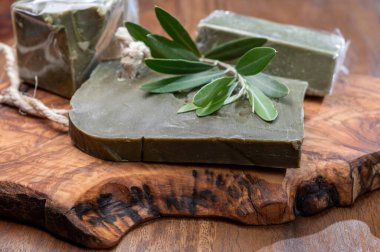 Provence, Fransa 'dan el yapımı biyo-bitkisel doğal zeytin ve defne yaprağı sabunu.