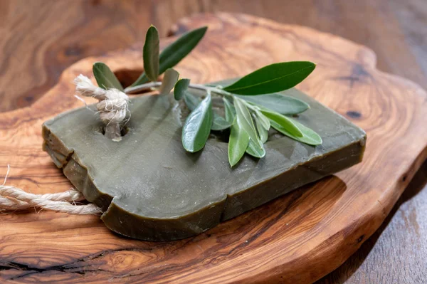 Zelený Blok Ručně Vyráběných Bio Rostlinných Přírodních Oliv Mýdla Bobkového — Stock fotografie