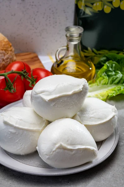 Formaggio Fresco Italiano Morbido Fatto Mano Dalla Campania Polpette Bianche — Foto Stock