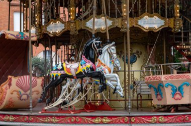 Fransa 'nın güneyindeki Toulouse şehri, Haute-Garonne bölümü, Occitania bölgesi, Avrupa havacılık sanayii merkezi, pembe tuğlalar duvarlar ve evler, seyahat yeri