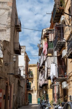 Evler, Palermo sokakları, şehir hayatı, antik barok kiliseler, eski dar sokaklar, Norman sarayları, pazarlar, Sicilya tatil beldesi, Güney İtalya