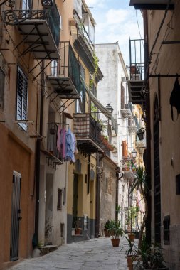 Evler, Palermo sokakları, şehir hayatı, antik barok kiliseler, eski dar sokaklar, Norman sarayları, pazarlar, Sicilya tatil beldesi, Güney İtalya