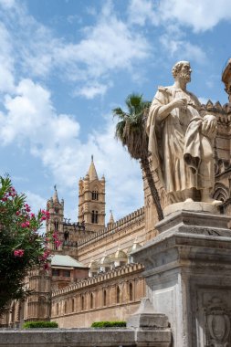 Evler, Palermo sokakları, şehir hayatı, antik barok kiliseler, eski dar sokaklar, Norman sarayları, pazarlar, Sicilya tatil beldesi, Güney İtalya