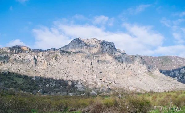Βράχοι Θάμνοι Και Ομίχλη Στο Φθινόπωρο Βουνά Της Κριμαίας Όμορφο — Φωτογραφία Αρχείου