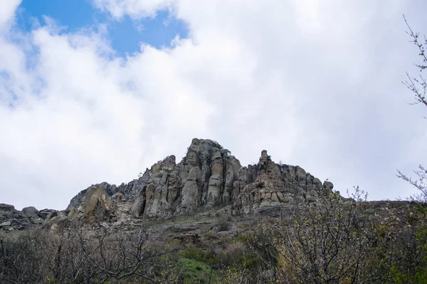 Скалы Кусты Туман Осенних Горах Крыма Красивый Пейзаж — стоковое фото