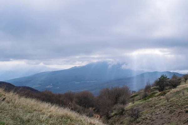 Kaya Çalılar Sis Sonbahar Kırım Dağları Güzel Manzara — Stok fotoğraf
