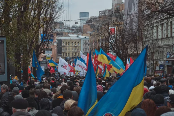 키예프 우크라이나에서 Maidan Nezalezhnosti에서 수백만의 우크라이나 키예프 2013 — 스톡 사진